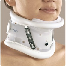 cervilight - collare cervicale tipo “schanz” con appoggio mentoniero e regolazione a baionetta